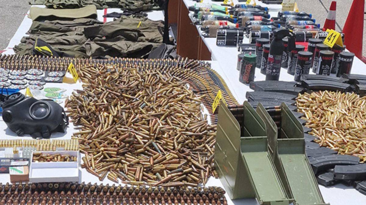 Kosova'da çok sayıda silah ve mühimmat ele geçirildi