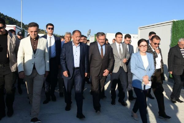 Deprem bölgesi için yeni karar! Bakan Özhaseki: Bayramdan sonra açıklayacağız