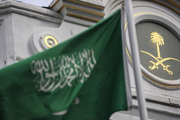 Arap ülkelerinden İsveç'te Kur'an-ı Kerim yakılmasına tepkiler sürüyor