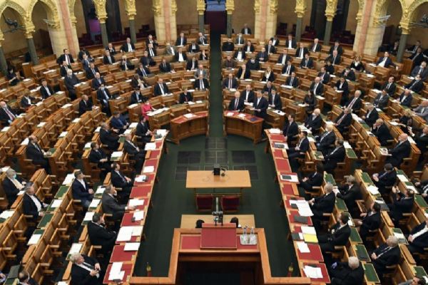 Macaristan'ın, İsveç'in NATO üyeliğine onay oturumunu ertelediği belirtildi