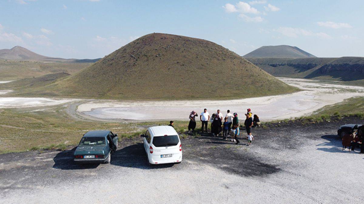 'Dünyanın nazar boncuğu' Meke Gölü