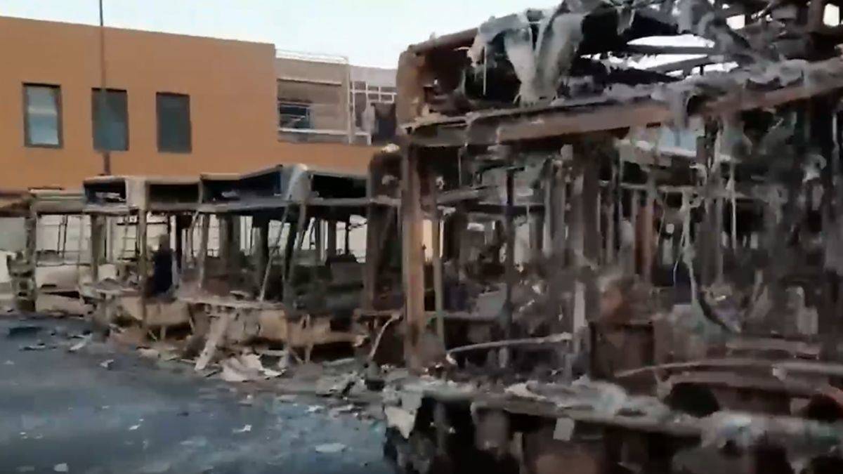 Fransa sokaklarından savaş alanı görüntüleri