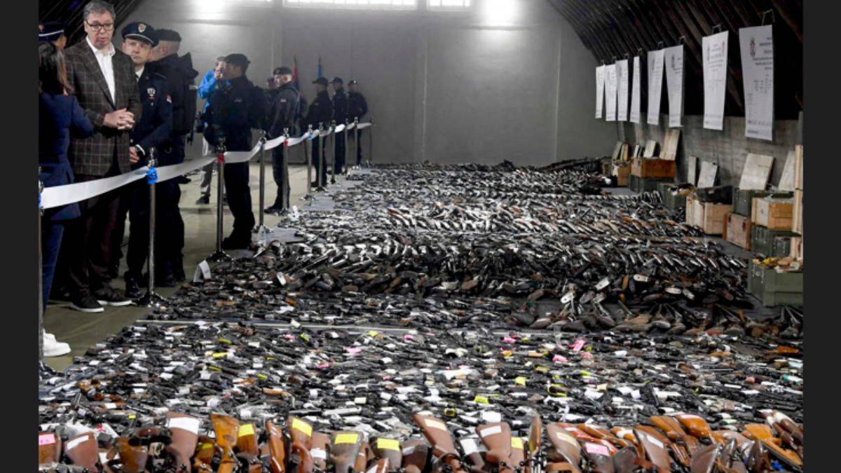 Sırbistan'da gönüllü silah ve patlayıcı teslimatı