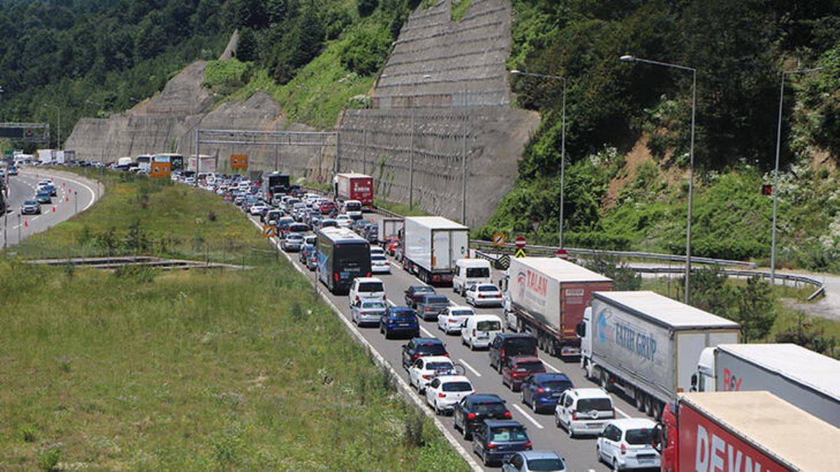 3 zincirleme kaza İstanbul yönünü kapattı