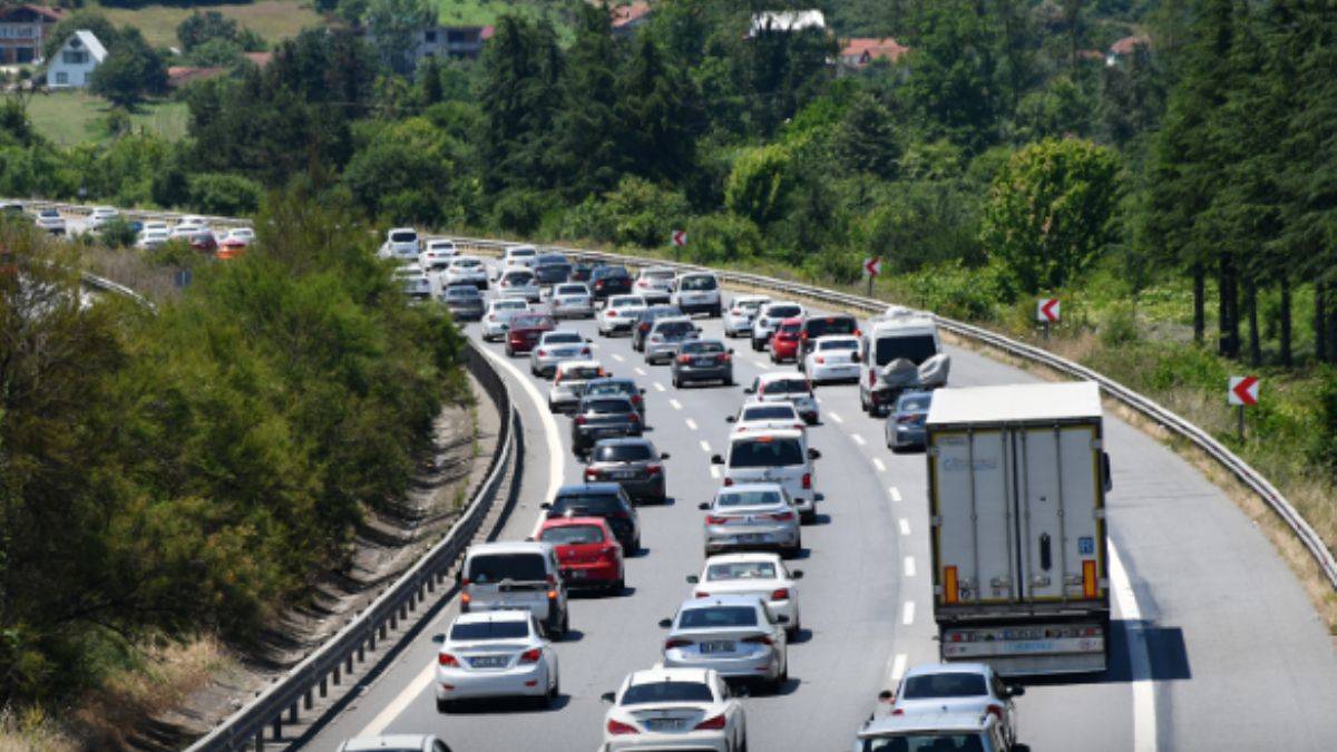 Bayram tatili dönüşü İstanbul yönünde yoğunluk