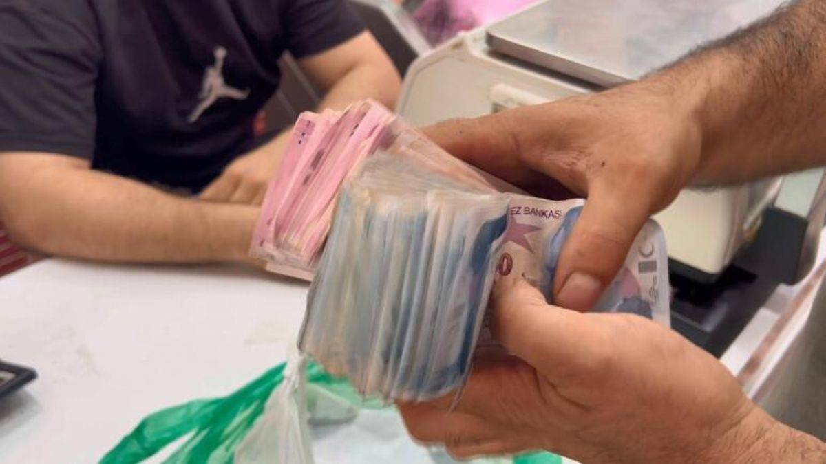 Kasap dükkanından aldıkları 90 bin lirayı geri getirdiler