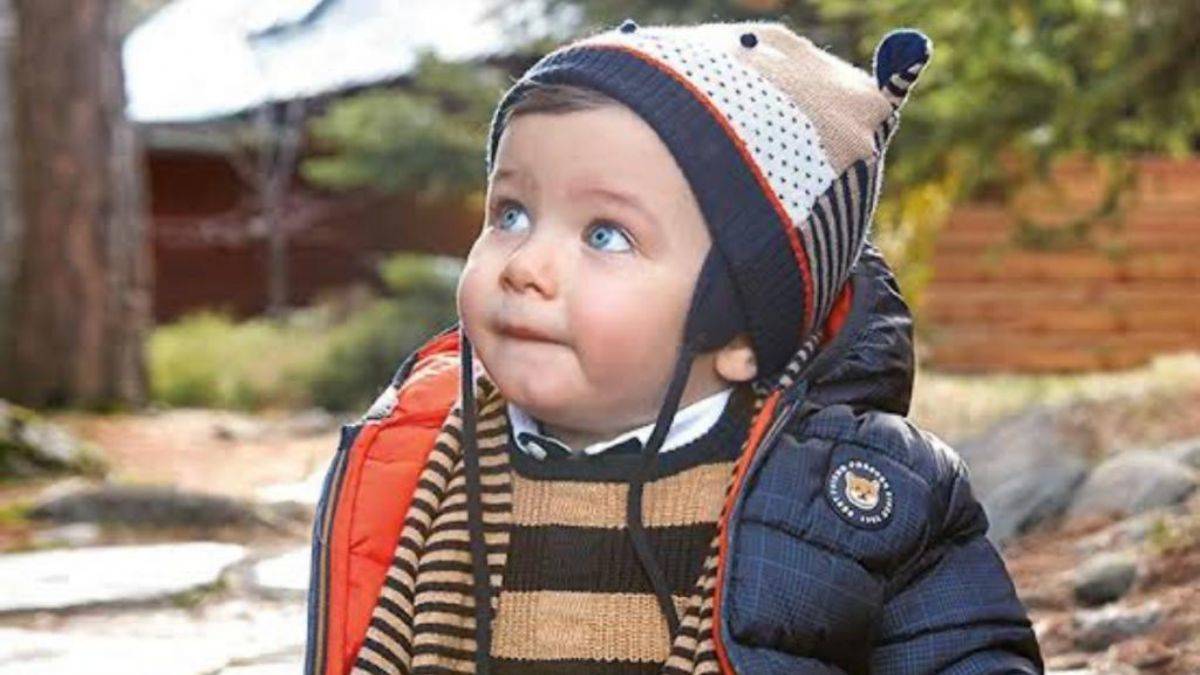 Bebekleri uyurken kapüşonlu giysiyle bırakmayın