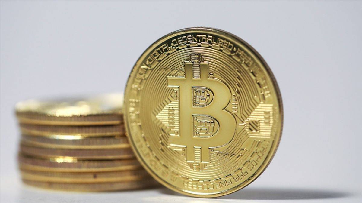 Bitcoin 13 ayın zirvesinde