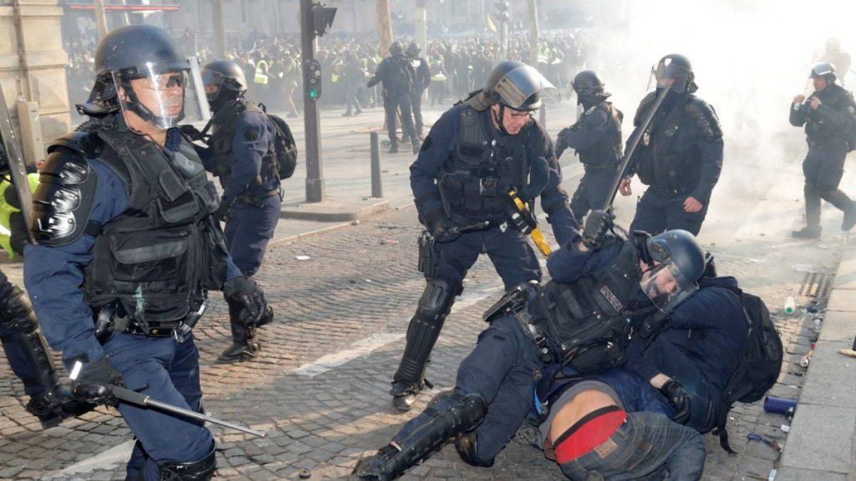 Fransa nereye gidiyor? Yüzlerce çocuk kodese tıkıldı