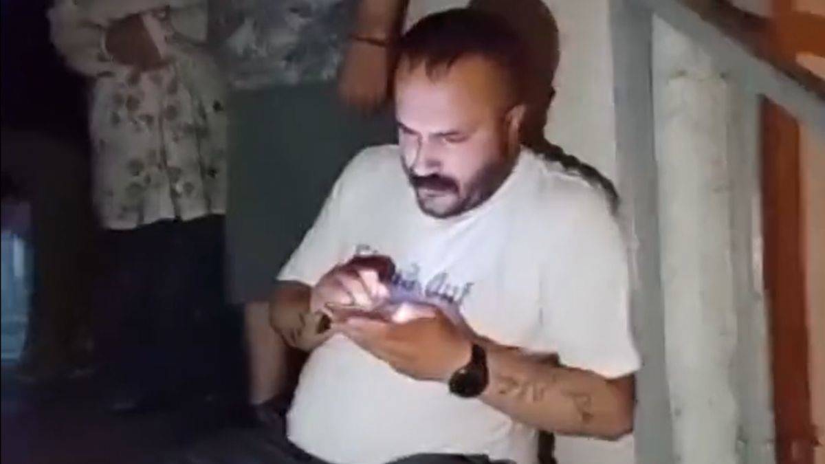 Bacağından mermi yedi, oynamaya devam etti