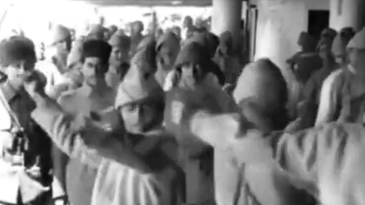 Askerler, Enver Paşa'yı beklerken böyle eğlenmişler