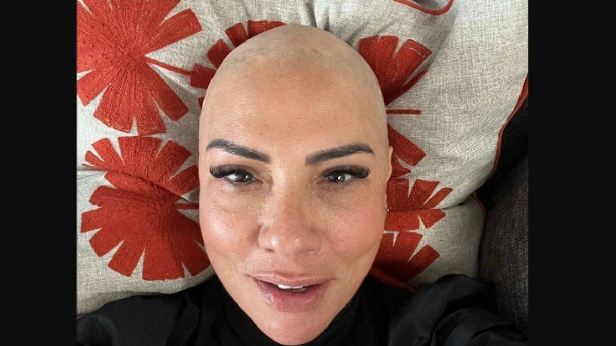 Şarkıcı Işın Karaca, ilk aşıdan sonra yaşadıklarını anlattı