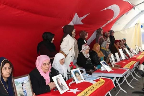 Diyarbakır anneleri evlatları için nöbetini sürdürüyor