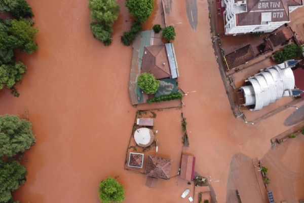 Bakan Uraloğlu sel bölgesindeki son durumu açıkladı! ''Teyakkuz halinde olacağız''
