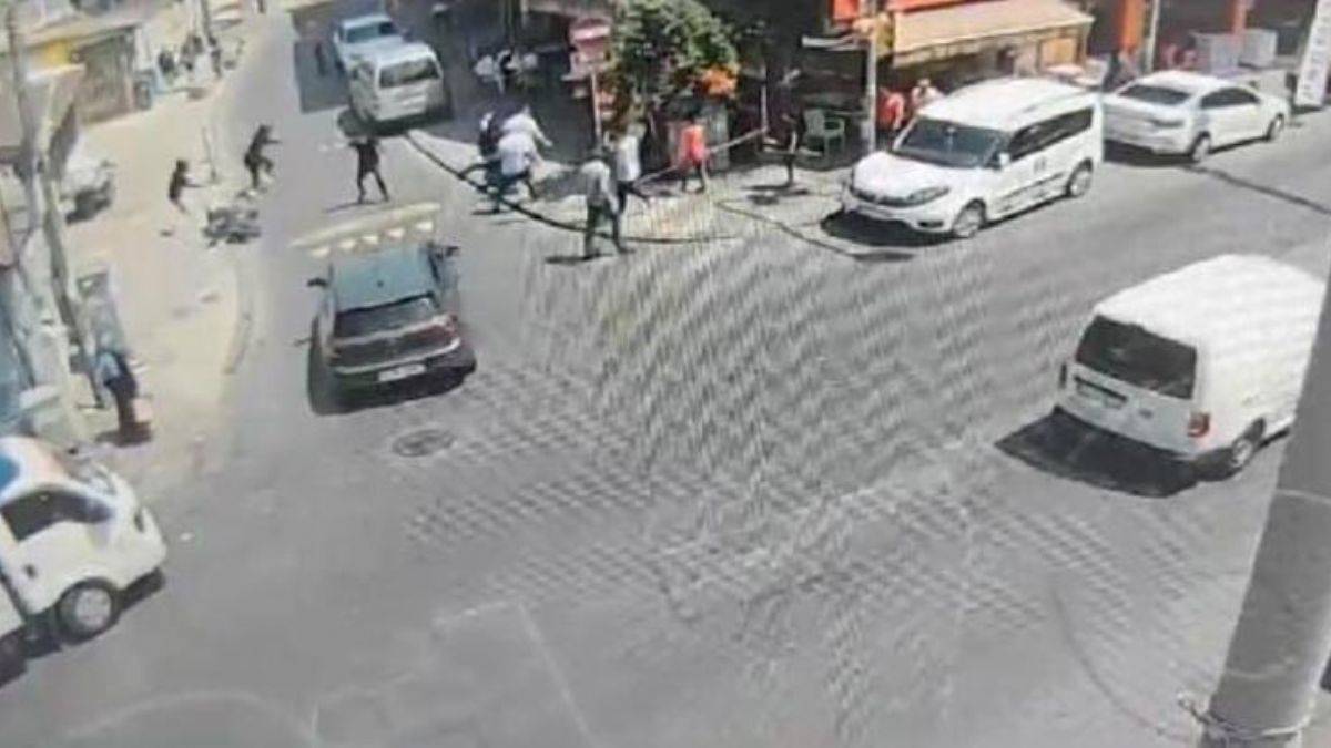 Polis, silahlı gaspçıların üzerine atladı