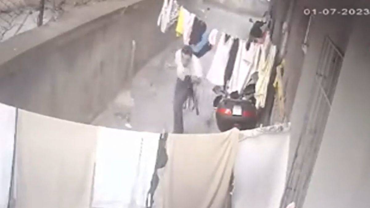 Kadın iç çamaşırı çalarken görüntülendi