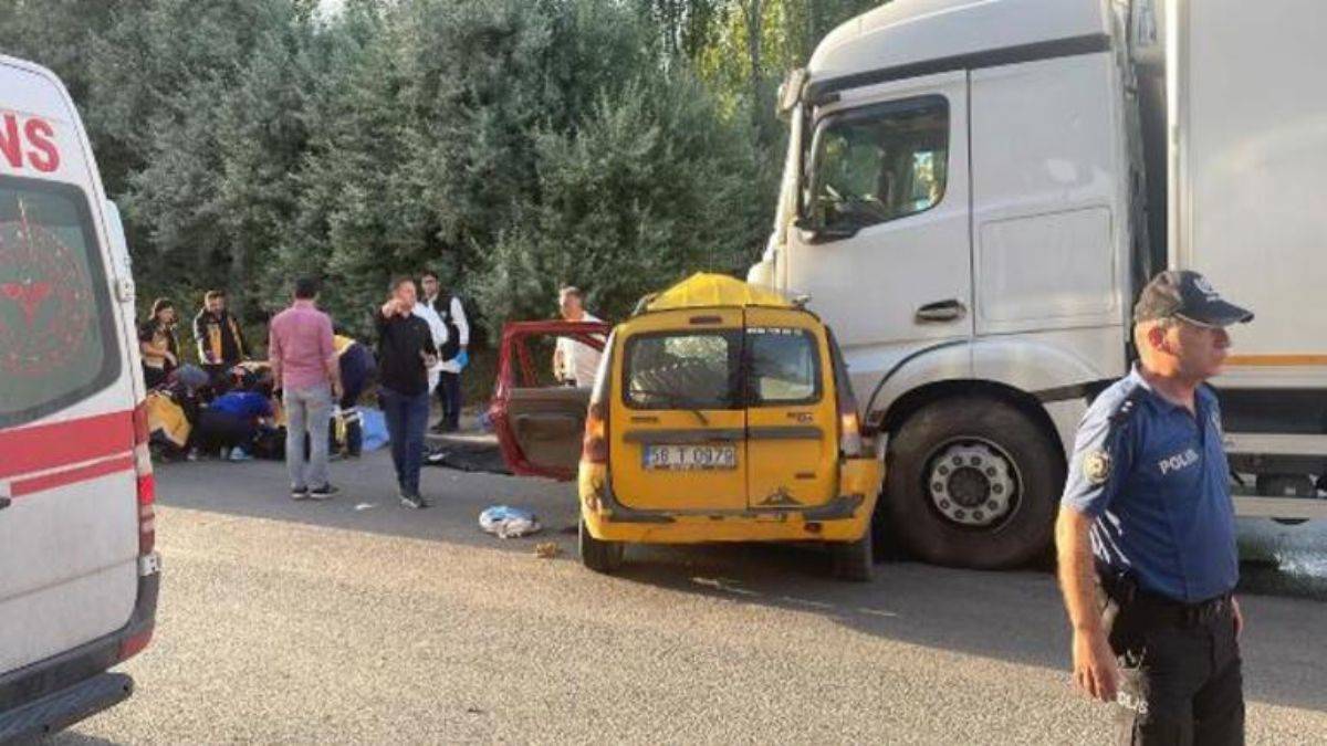 Sivas'ta trafik kazası: 4 ölü, 1 ağır yaralı