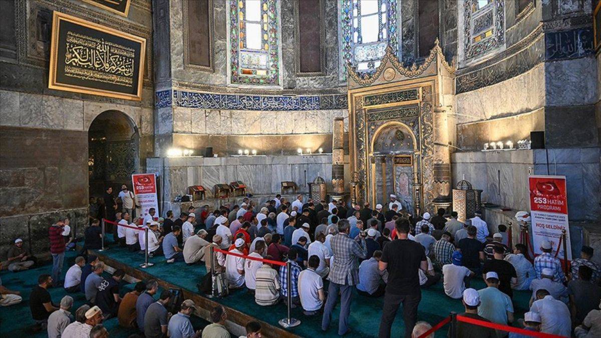 Ayasofya'da '252 Hatim'