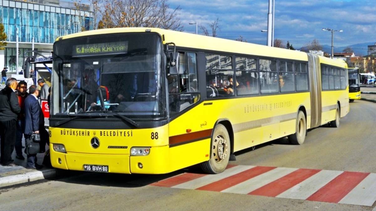 'Çarşaflı'ya hakarete yolcu tepkisi: 'Kapa çeneni!'