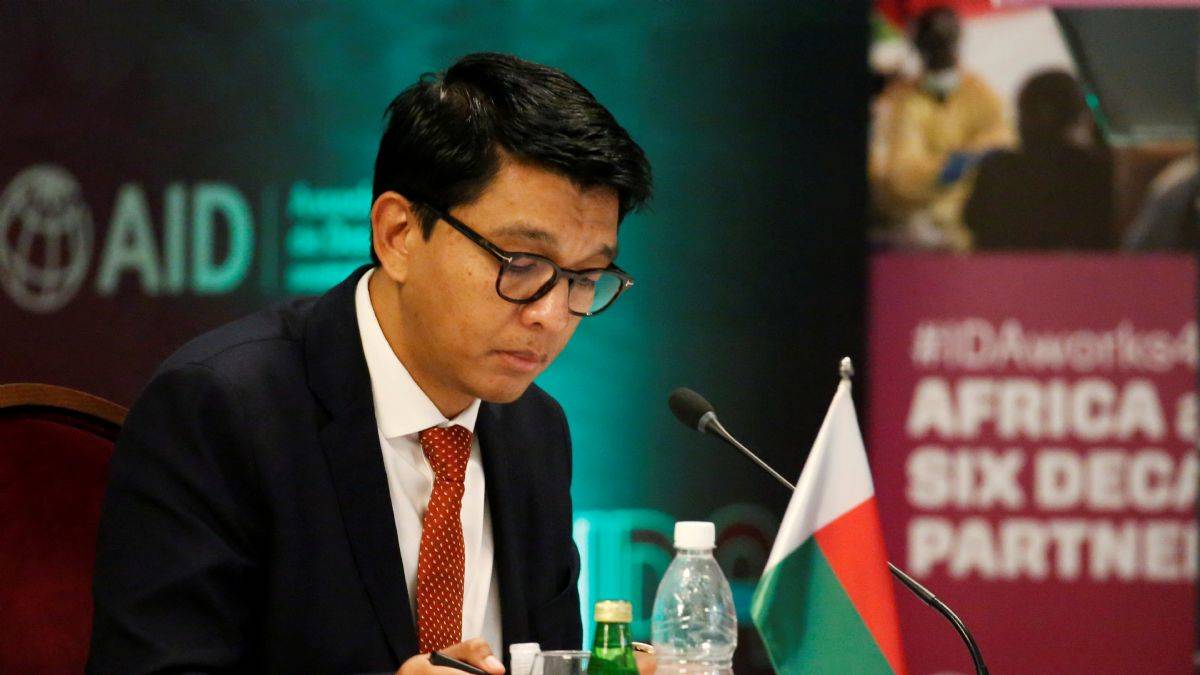 Cumhurbaşkanı, gizli Fransız vatandaşı olduğunu kabul etti