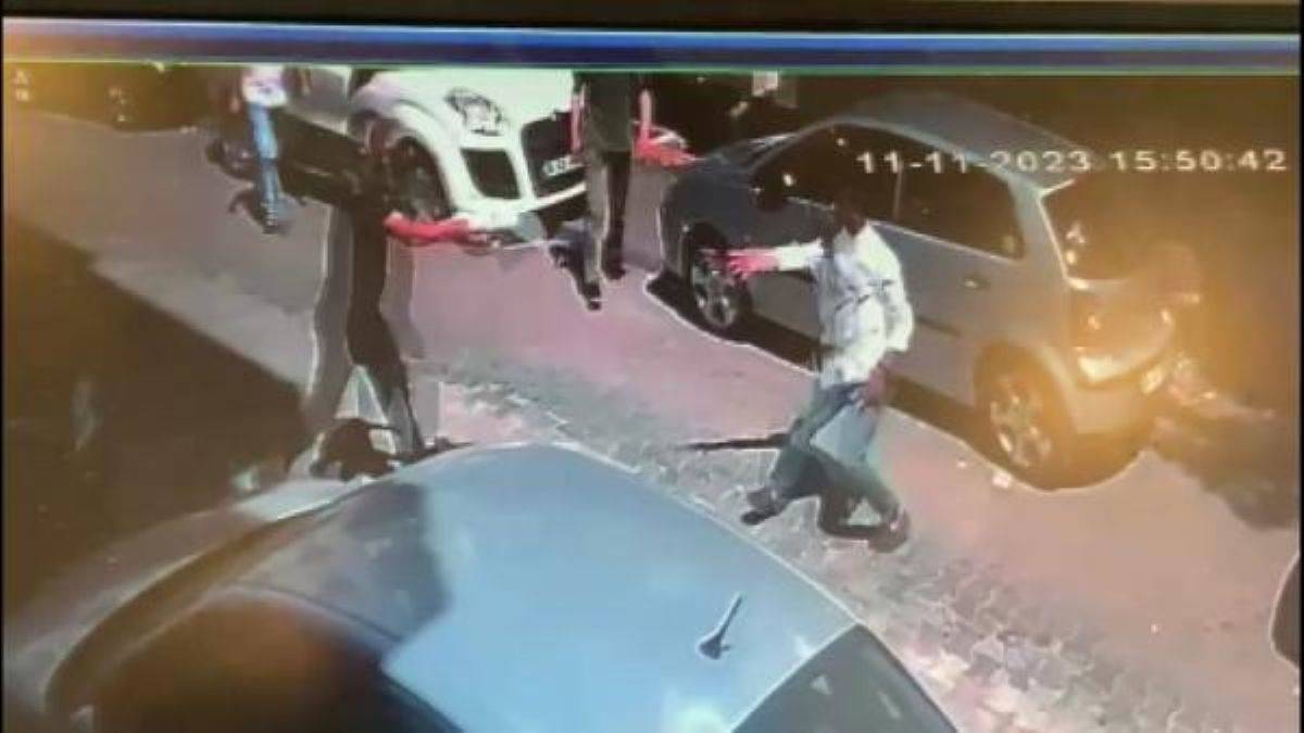 15 yıllık kiracısını çocuğunun gözü önünde öldürdü