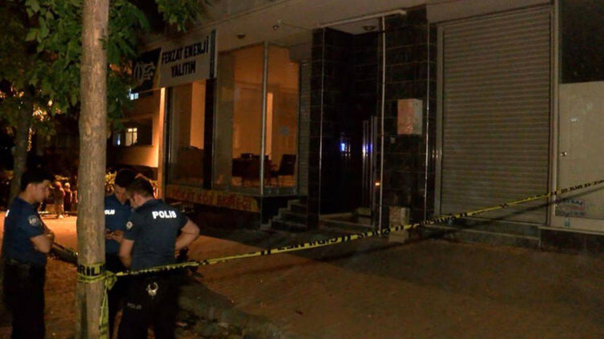 Gelinine bıçak çeken oğlunu öldürdü