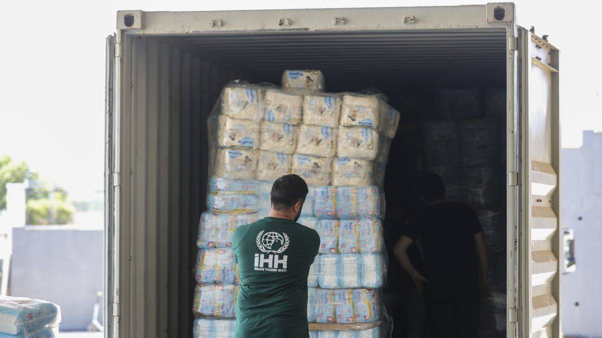 İHH’dan Sudan’a 15 konteynerlik yardım malzemesi