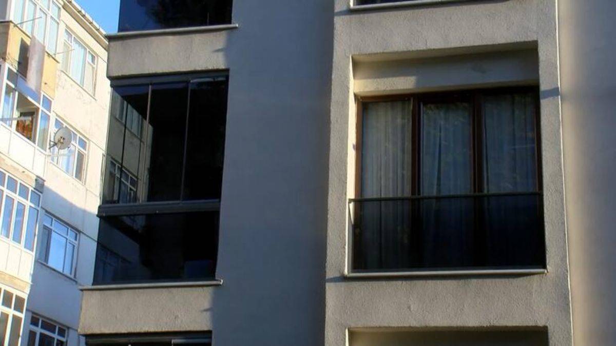 Bakırköy'de iki kişi başlarından silahla vurulmuş halde bulundu