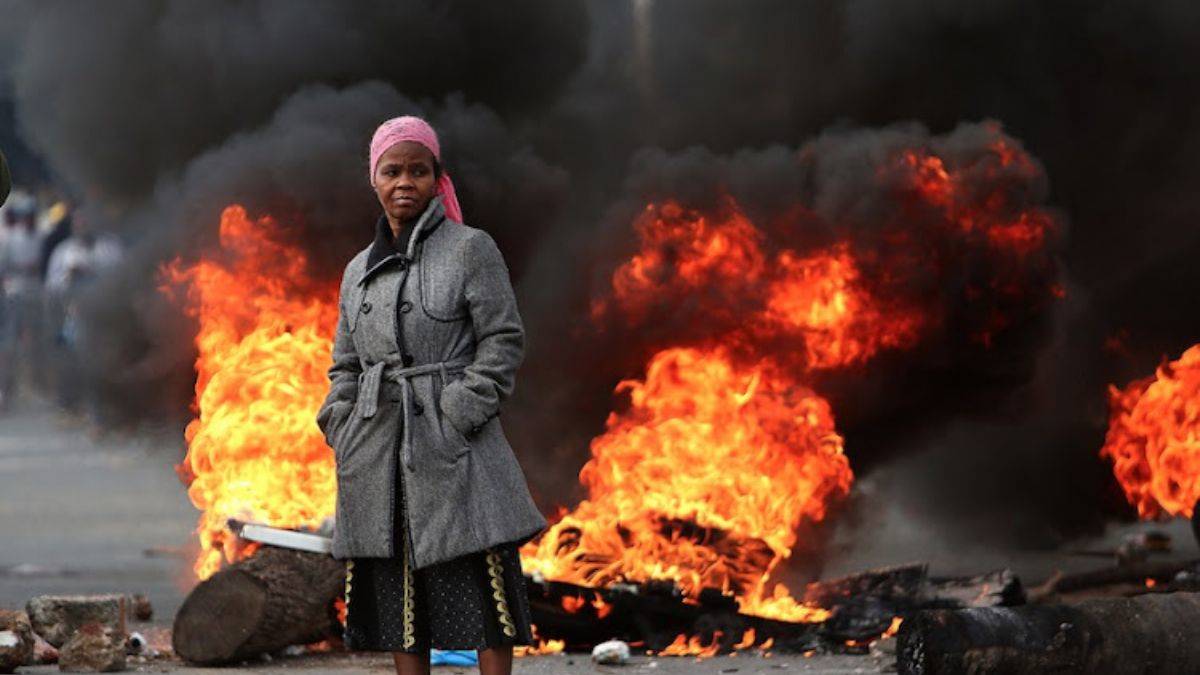 4 soyguncuyu yakarak öldürdüler