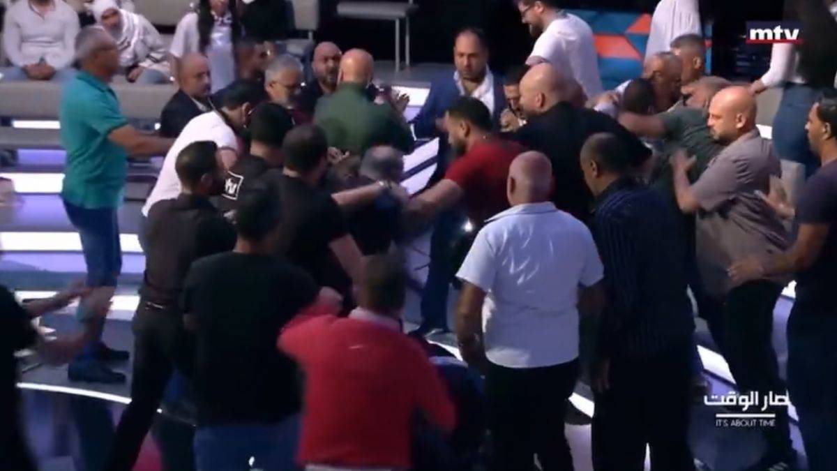 Canlı yayında gazeteci ve eski bakanın yumruklu kavgası