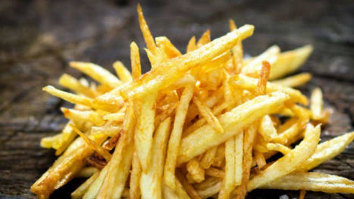 Çöpten çıkardığı patatesleri müşterilere sattı