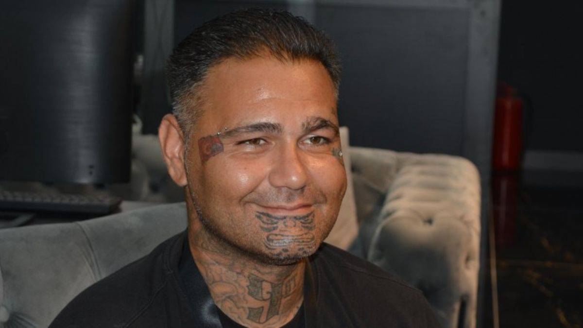 30 yıl önce evlatlık verildi, Türkiye'ye gelip ailesini buldu