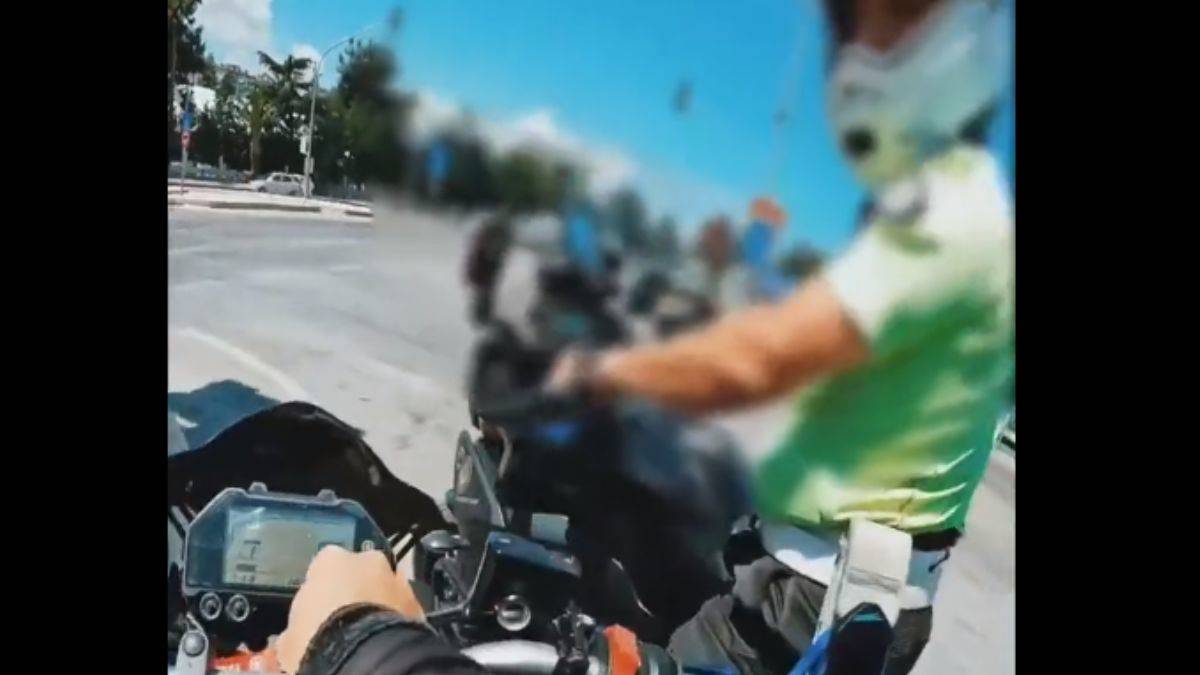 Bakan Yerlikaya'dan motosikletli gence nasihat veren polise teşekkür