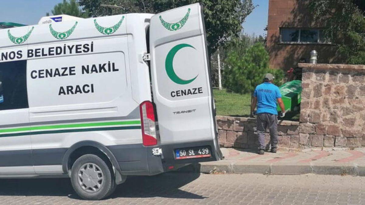 Danimarka'dan gelip, boşanma aşamasındaki eşini ve kızını öldürdü