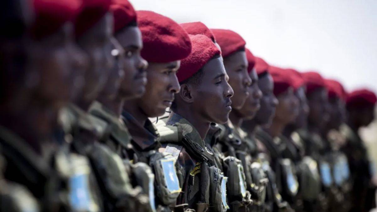 Somali'de eğitim üssüne saldırı: 25 asker öldü