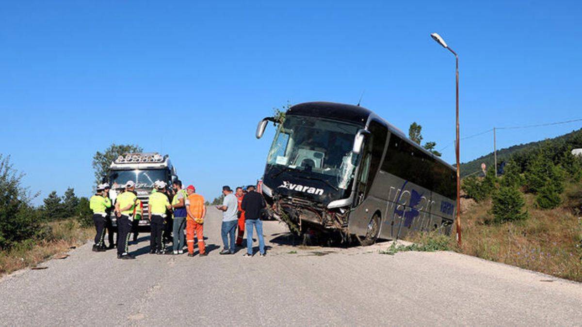 Bolu'da yolcu otobüsü yoldan çıktı: 14 yaralı