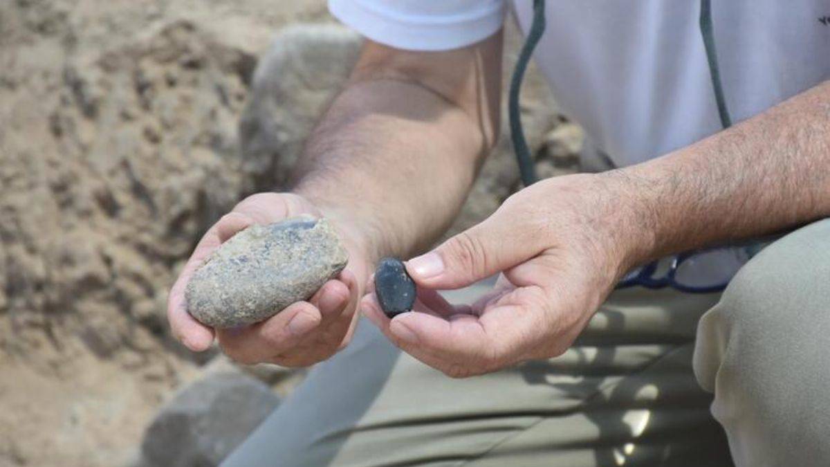 İzmir'de 8 bin yıllık sayı taşı ve taş balta bulundu