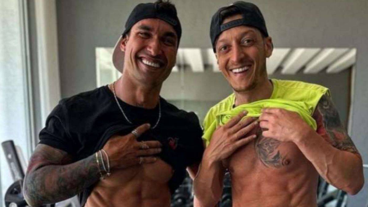 Mesut Özil, bozkurt dövmesiyle Almanya gündeminde