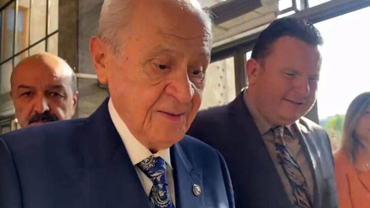 Bahçeli: Ekrem'e karşı Özgür derim