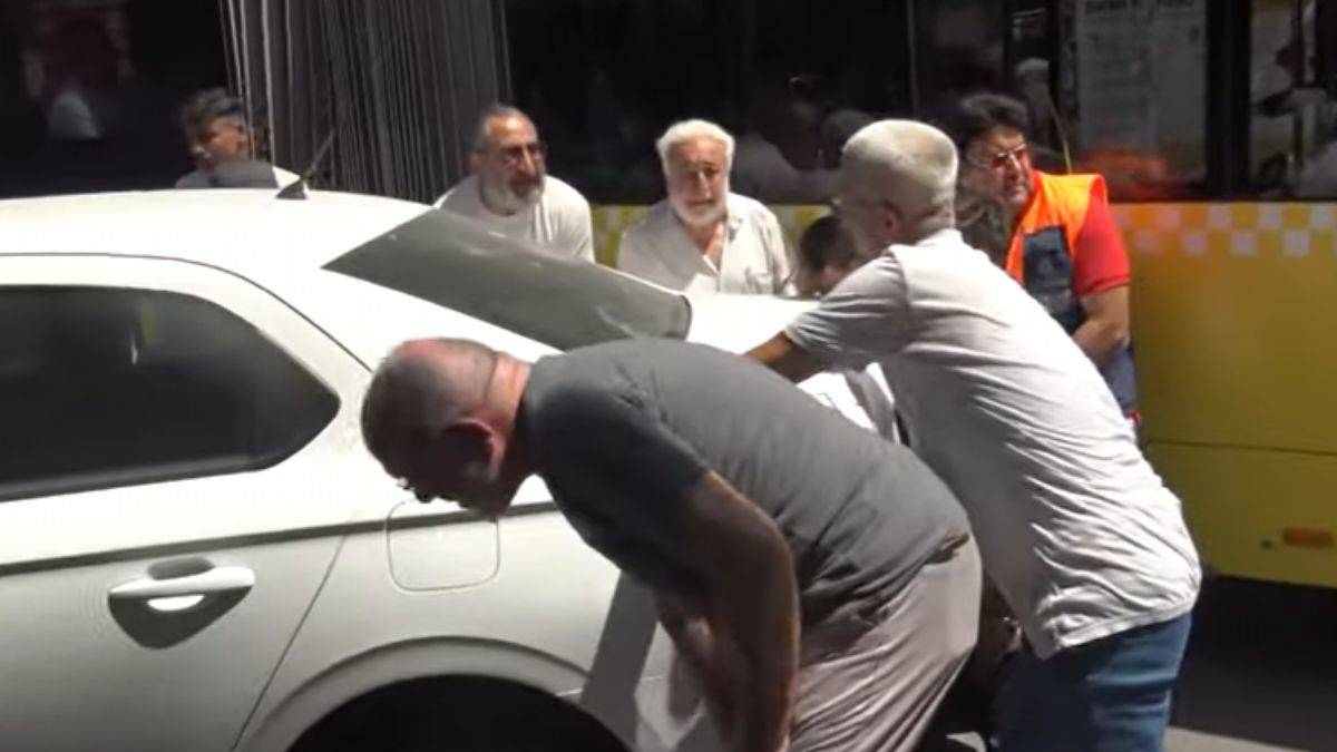 Keyfi araç parkı isyan ettirdi! Kaldırıma itip, aynalarını kırdılar