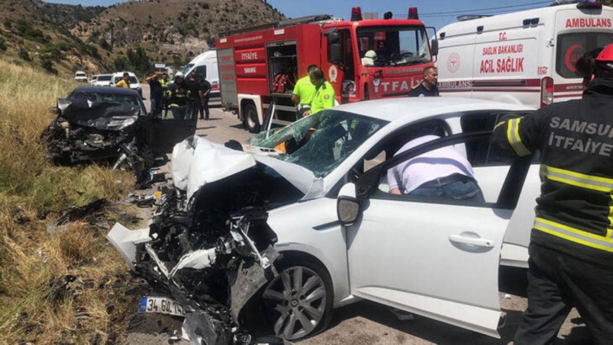 Kafa kafaya çarpıştılar: 1 ölü, 5 yaralı