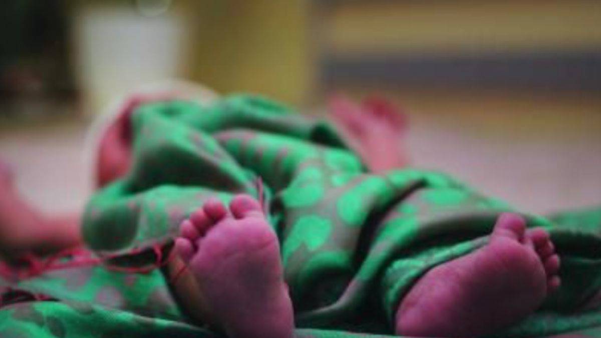 iPhone ile video çekmek için bebeklerini sattılar