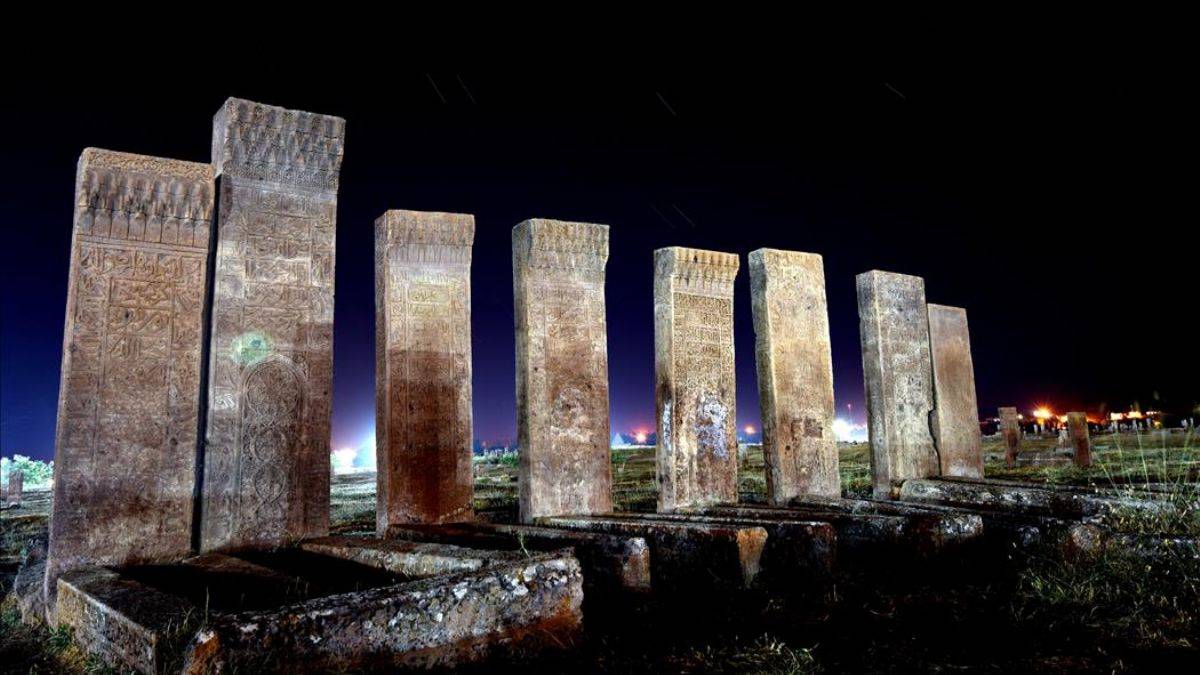 Dünyanın en büyük Türk-İslam şaheseri; Ahlat Selçuklu mezarlığı