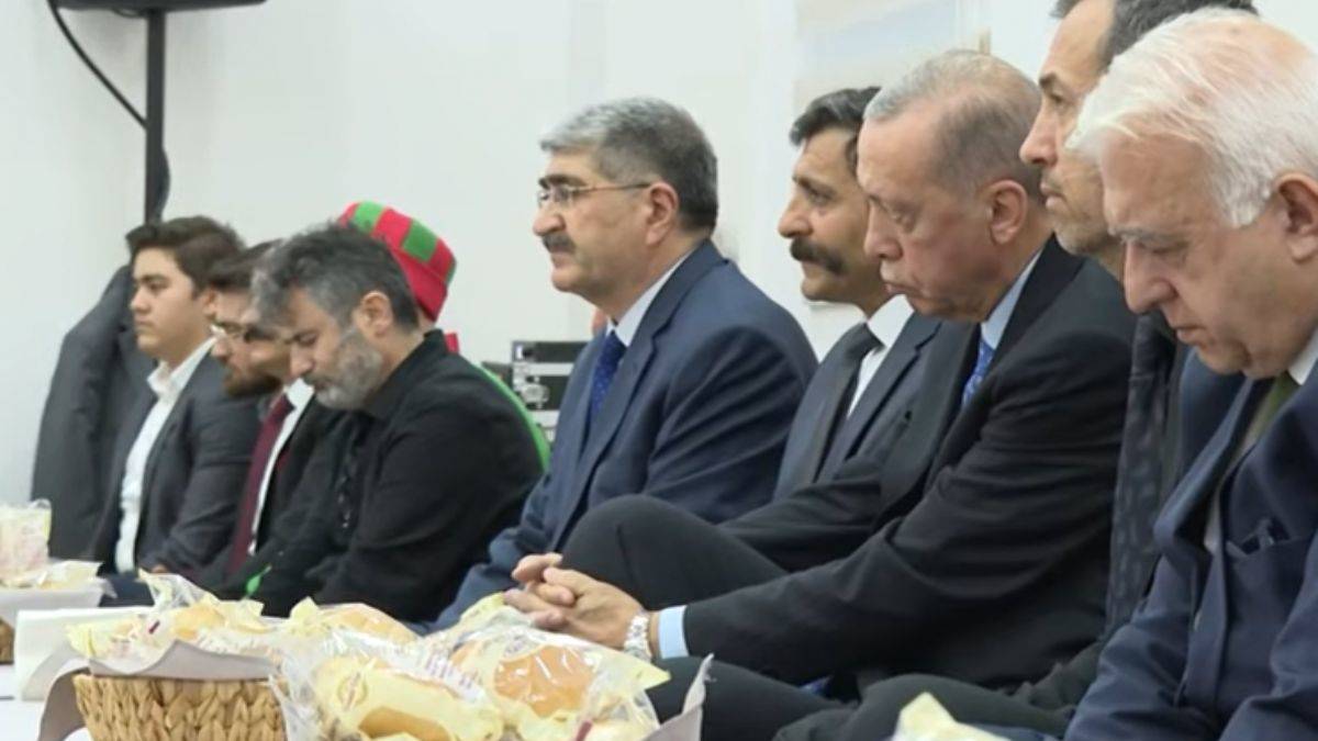 Erdoğan'dan Cemevi ziyareti