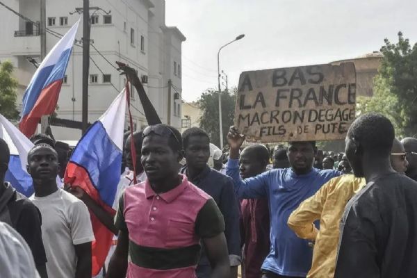Fransa, Nijer'de vatandaşlarına yönelik saldırıya karşılık verecek