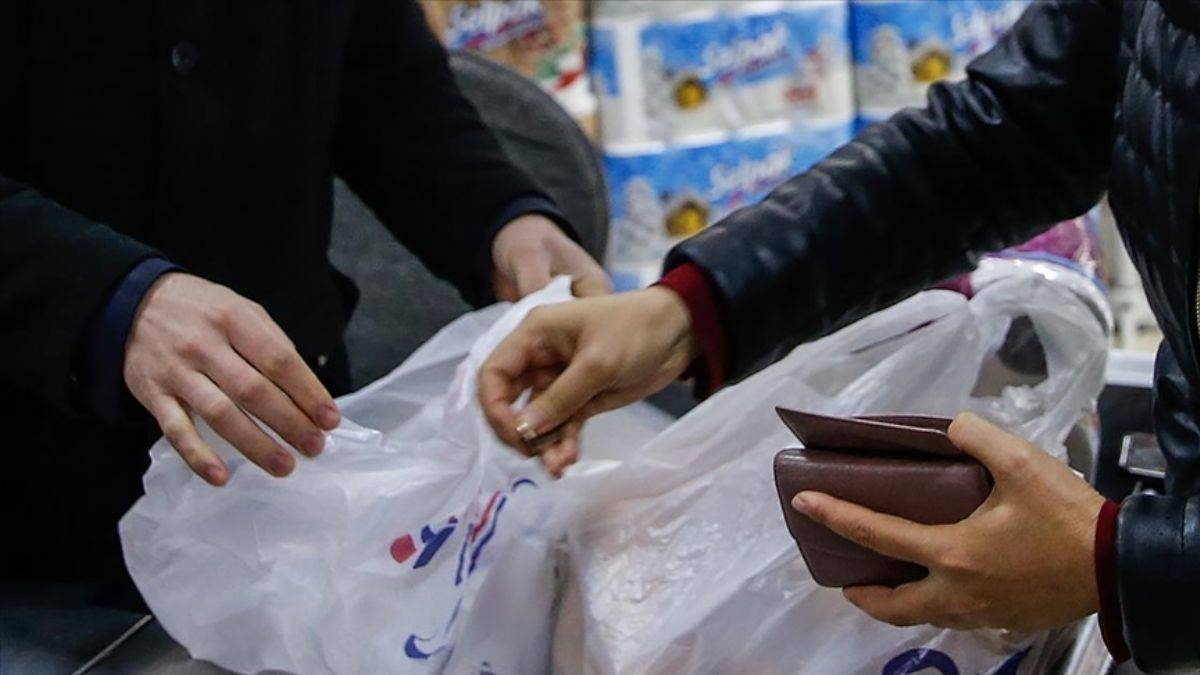 Marketlerde poşet 25 kuruşa sabitlendi