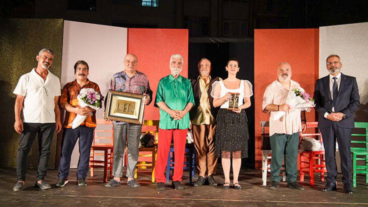 Valilikten tiyatro oyununa 'hakaret' incelemesi