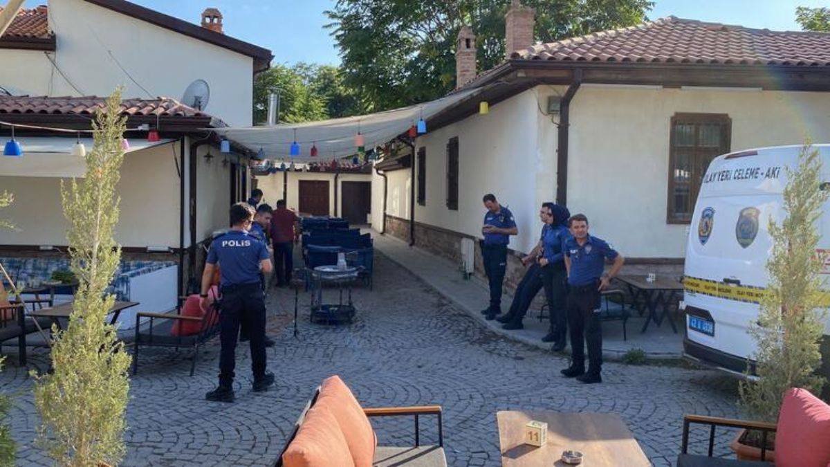 Nargile salonunda borç kavgası; silah çekip vurdu