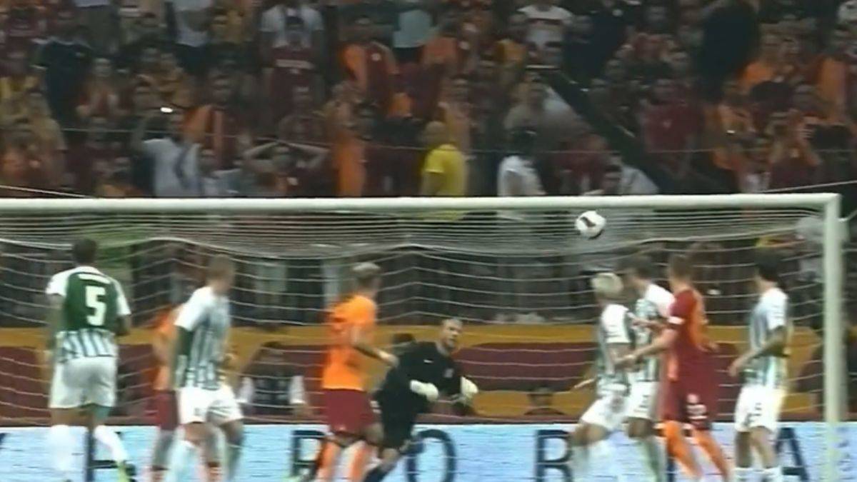 Mertens'in gelişine vurup gol yaptığı an