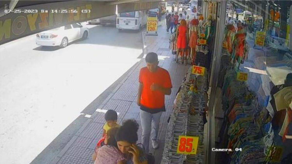 Takip ettiği kadının cep telefonunu çaldı